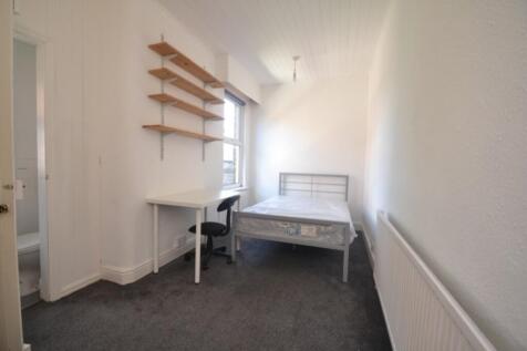 Bright and spacious double bedroom featuring am...