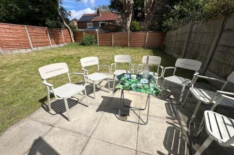 Spacious and inviting garden area perfect for r...