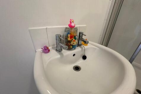 A charming bathroom featuring a stylish sink ad...