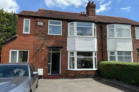 A charming brick-fronted property with a well-m...