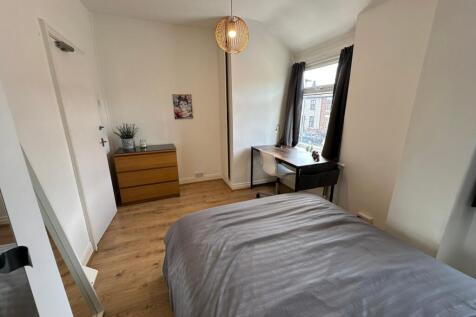 This charming double bedroom features ample nat...