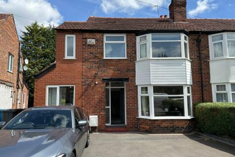 Charming front view of a well-maintained proper...