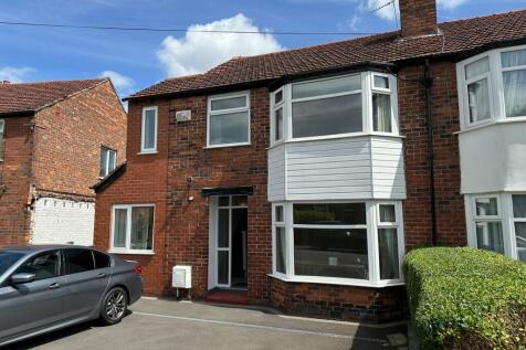 Charming front view of a well-maintained proper...