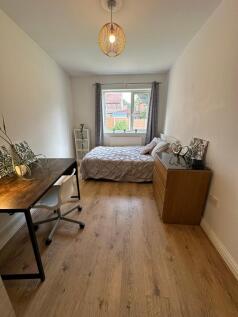 A cozy double bedroom featuring a comfortable b...