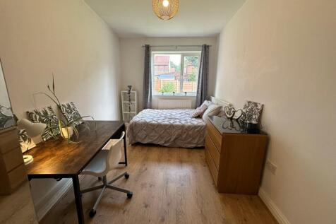 This inviting double bedroom features a comfort...
