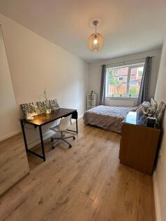 This beautifully designed double bedroom featur...