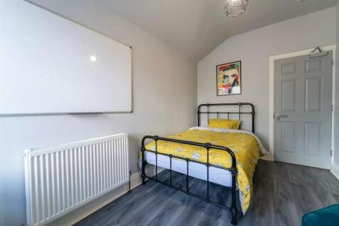 Cozy double bedroom featuring a bright and invi...
