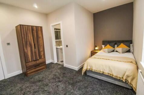 This cozy double bedroom offers a perfect blend...