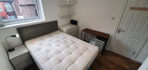 A bright and tidy double bedroom featuring a la...
