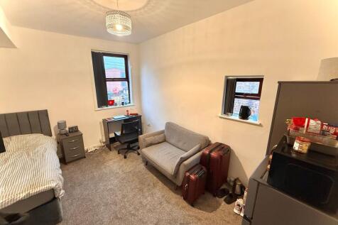 Cozy and well-maintained bedroom featuring a co...