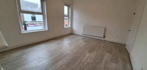 Bright and spacious double bedroom featuring la...