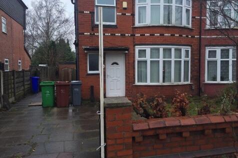 Charming red brick semi-detached house featurin...