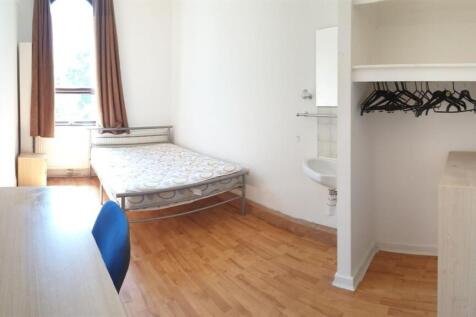 Bright and tidy single bedroom featuring a larg...