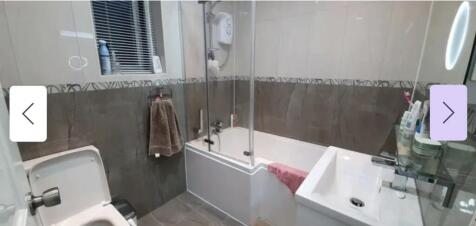 This modern bathroom suite features a sleek des...