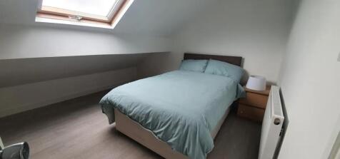 A cozy double bedroom featuring a comfortable b...