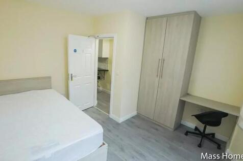 Bright and tidy double bedroom featuring a comf...