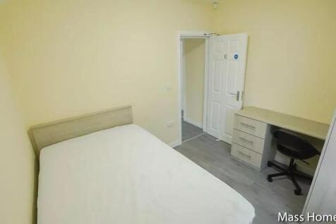 A tidy double bedroom featuring a comfortable b...