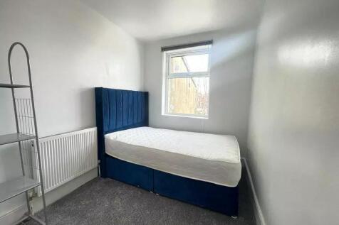A neat and bright single bedroom featuring a co...
