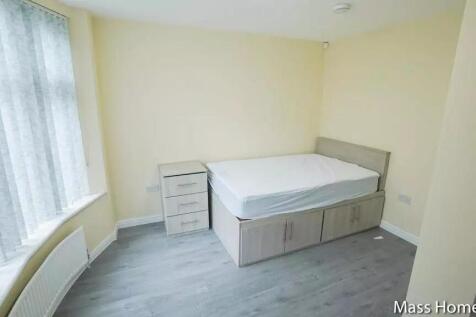 A neat and bright single bedroom featuring a la...