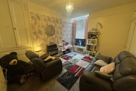 A cozy living room featuring comfortable leathe...