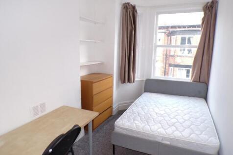 Bright and inviting double bedroom featuring am...