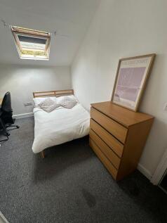 A cozy double bedroom featuring a comfortable d...