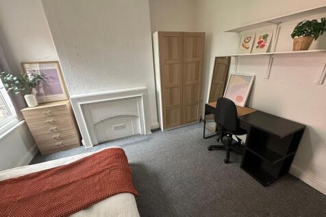 A cozy and well-maintained bedroom featuring a ...