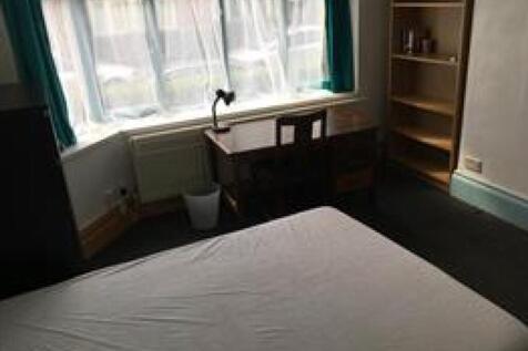 Spacious double bedroom with ample natural ligh...