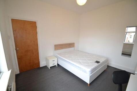 A bright and tidy double bedroom featuring a co...