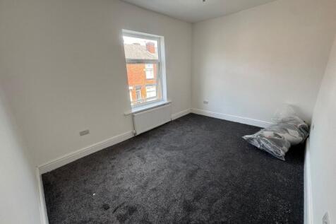 Bright and freshly painted double bedroom featu...