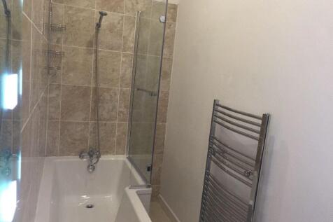A modern bathroom suite featuring a clean, whit...