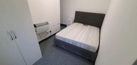 A compact and tidy bedroom featuring a double b...