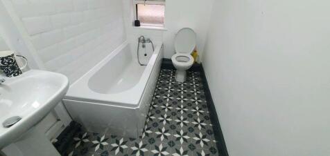 A clean, well-maintained bathroom featuring a b...