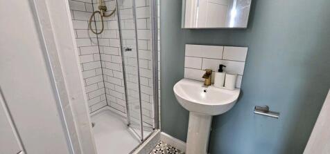 Bright bathroom suite featuring a modern walk-i...