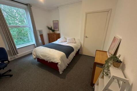 A cozy bedroom featuring a double bed with two ...