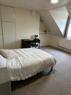 A cozy double bedroom featuring a comfortable b...