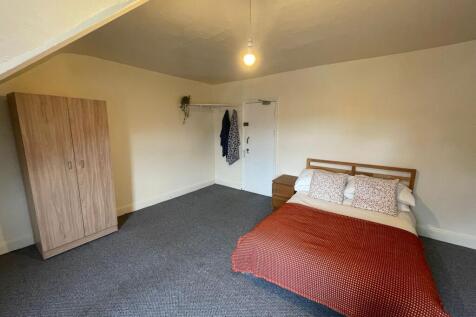 A cozy bedroom featuring a comfortable double b...