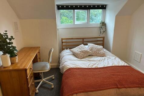 A cozy bedroom featuring a comfortable double b...