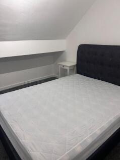 A spacious and tidy double bedroom, perfect for...