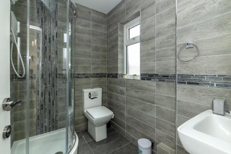 A modern and clean bathroom featuring a spaciou...