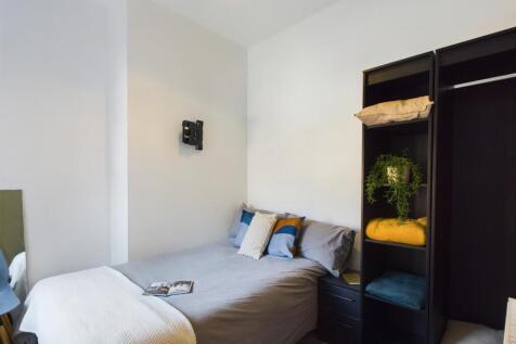 A cozy and inviting double bedroom, perfect for...