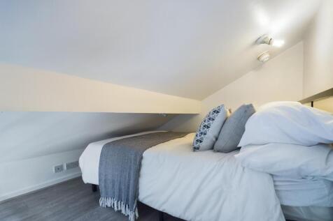 A cozy double bedroom featuring a comfortable b...