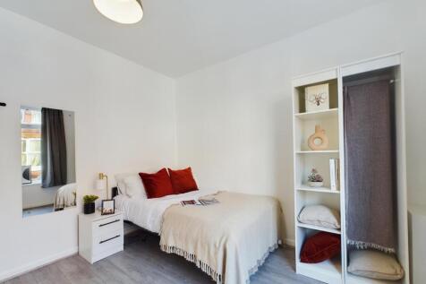 Spacious double bedroom featuring stylish decor...