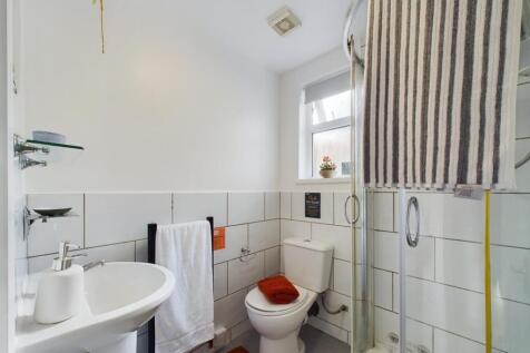 Bright and modern bathroom featuring a stylish ...