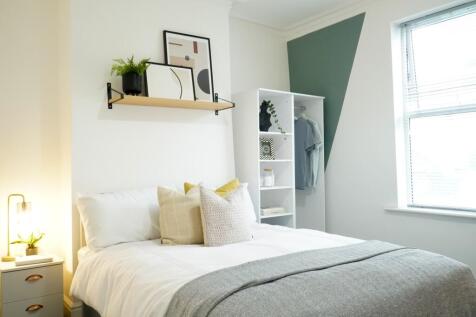 A bright and inviting double bedroom featuring ...