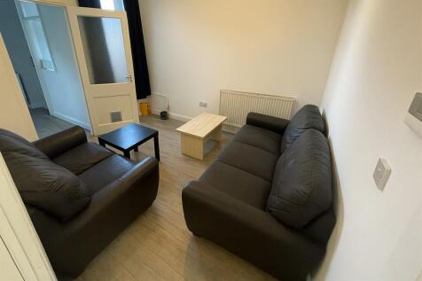 A well-maintained contemporary living room feat...