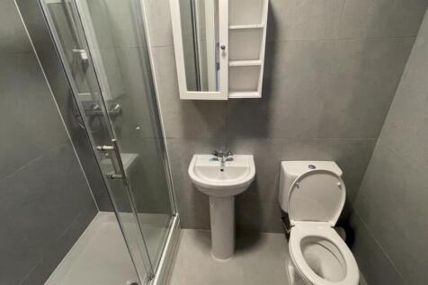 A clean and well-maintained bathroom featuring ...