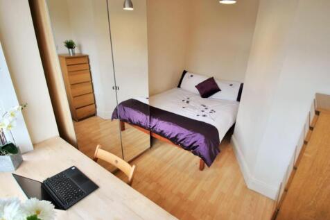 A bright and tidy double bedroom featuring a co...