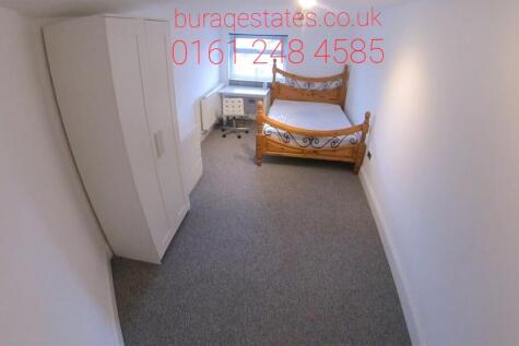 A neat and well-maintained single bedroom featu...