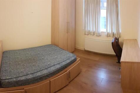 A tidy bedroom featuring a comfortable double b...